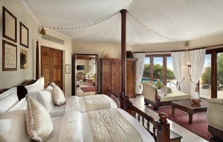 101718170-h1-dxbam-guest-room-5116-hor-clsc