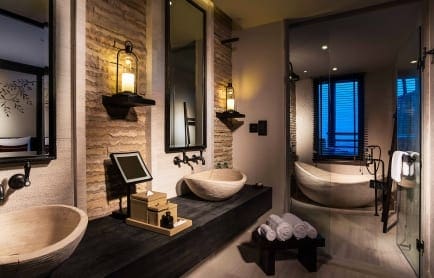 Suite bathroom