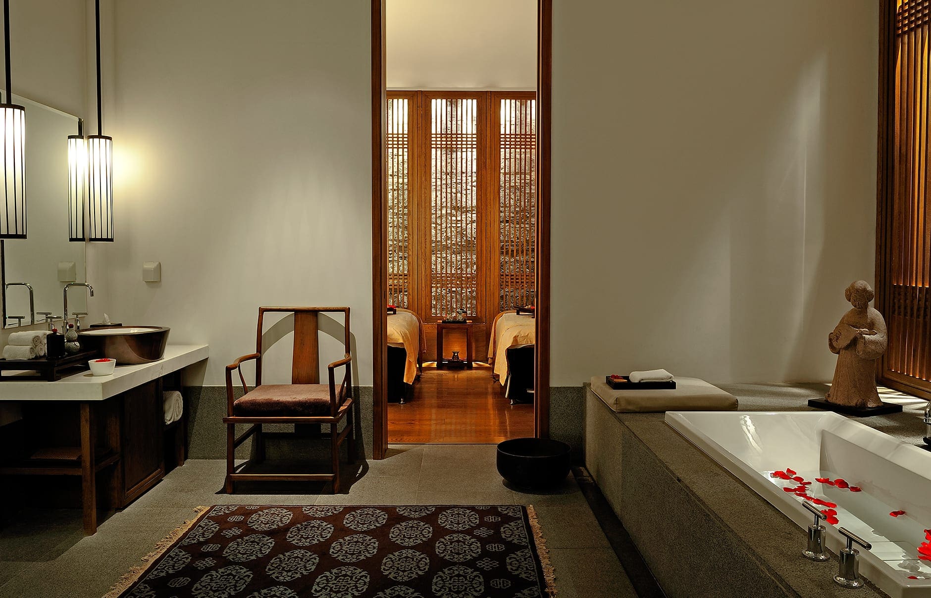 rs1359_aman-at-summer-palace-spa-treatment-room