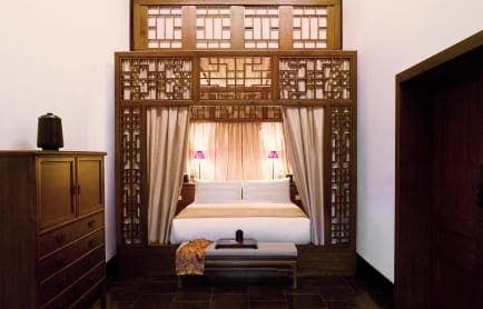 aman-summer-palace-china-crt-yrd-9-deluxe-suite-bedroom_original_16707