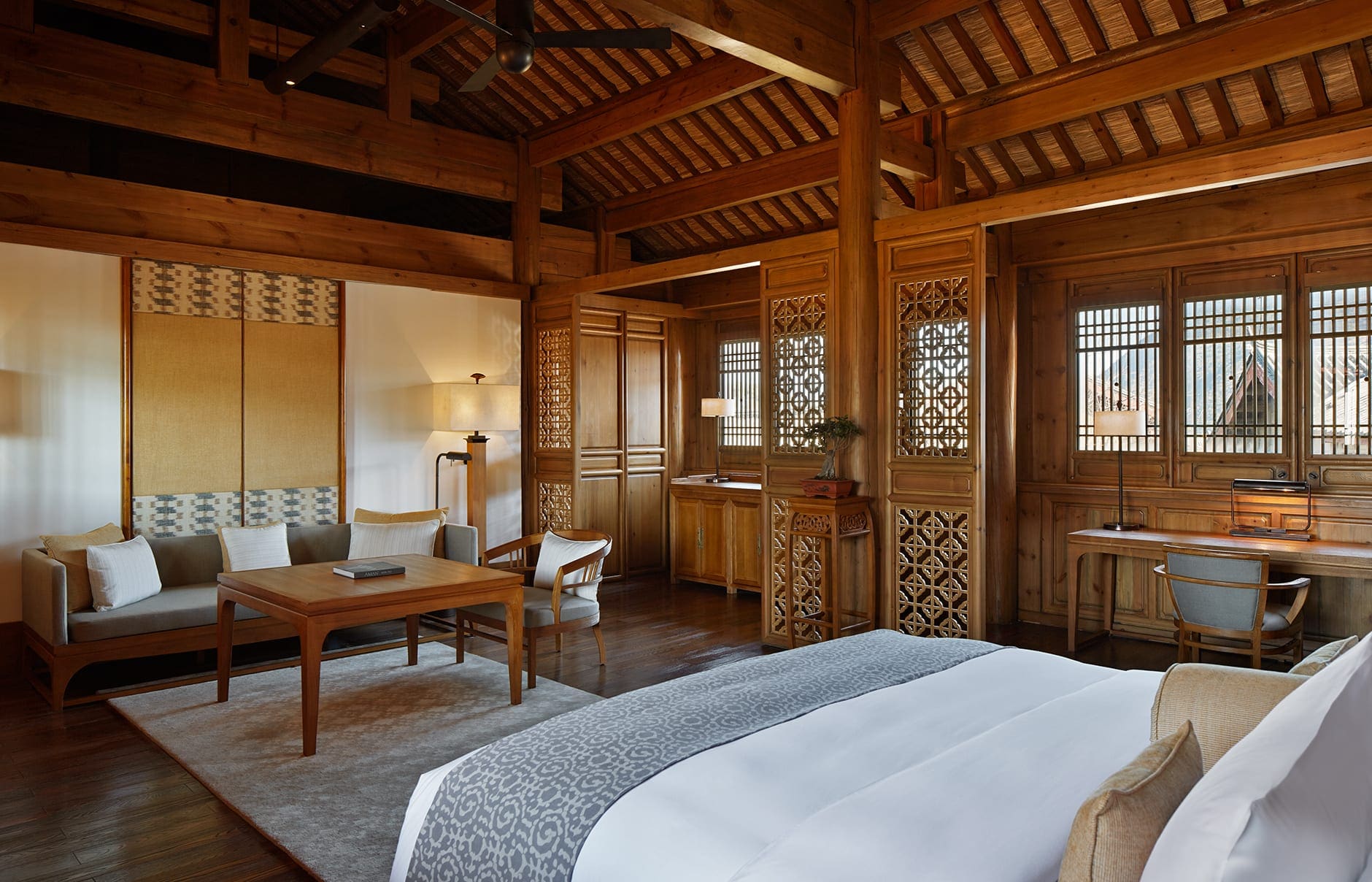 amandayan-china-courtyard-suite-bedroom_original_533