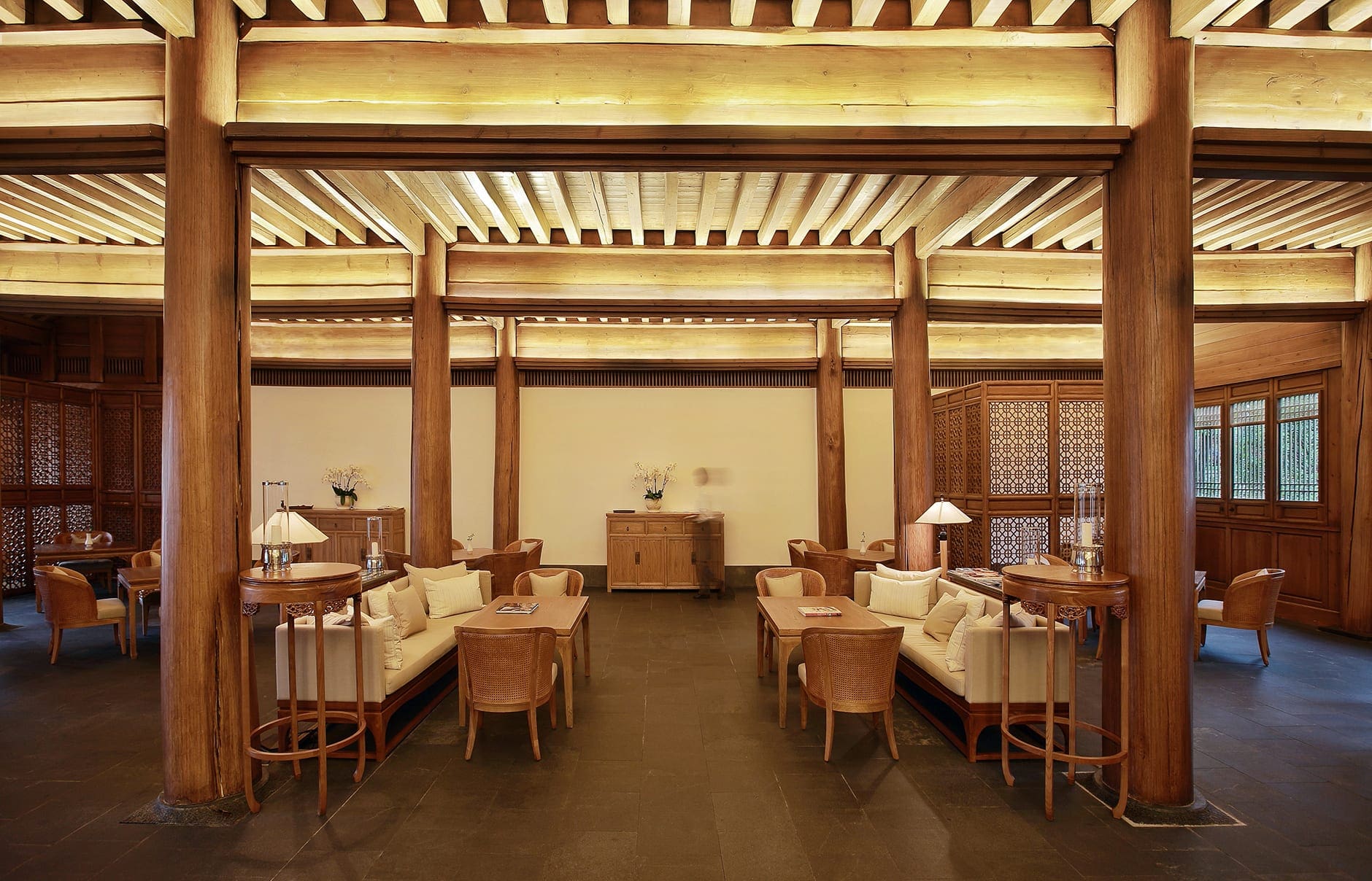 Amandayan - Main building lounge area