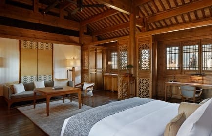 amandayan-china-courtyard-suite-bedroom_original_533