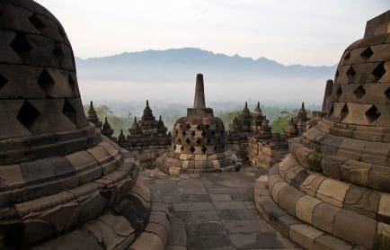 amanjiwo-indonesia-borobudur-stupas_high-res_13574