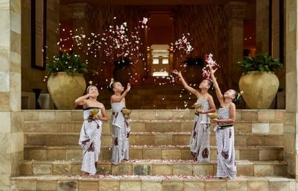 amanjiwo-indonesia-flower-girls_high-res_11201