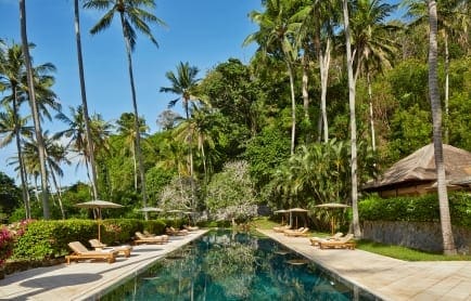 amankila-indonesia-beach-club-swimming-pool_original_11274
