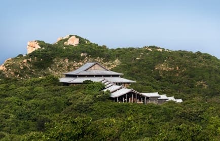 amanoi-vietnam-central-pavilion-with-goga-peak-behind_original_15037