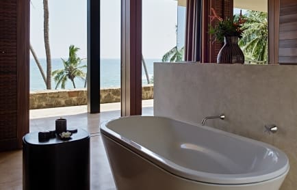 amanwella-sri-lanka-suite-bathtub-ocean-view-tif_28409