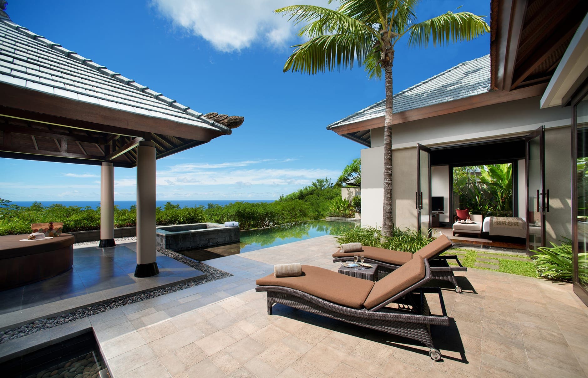 53115995-h1-btidug_sn0313_groom_pvsv-pool