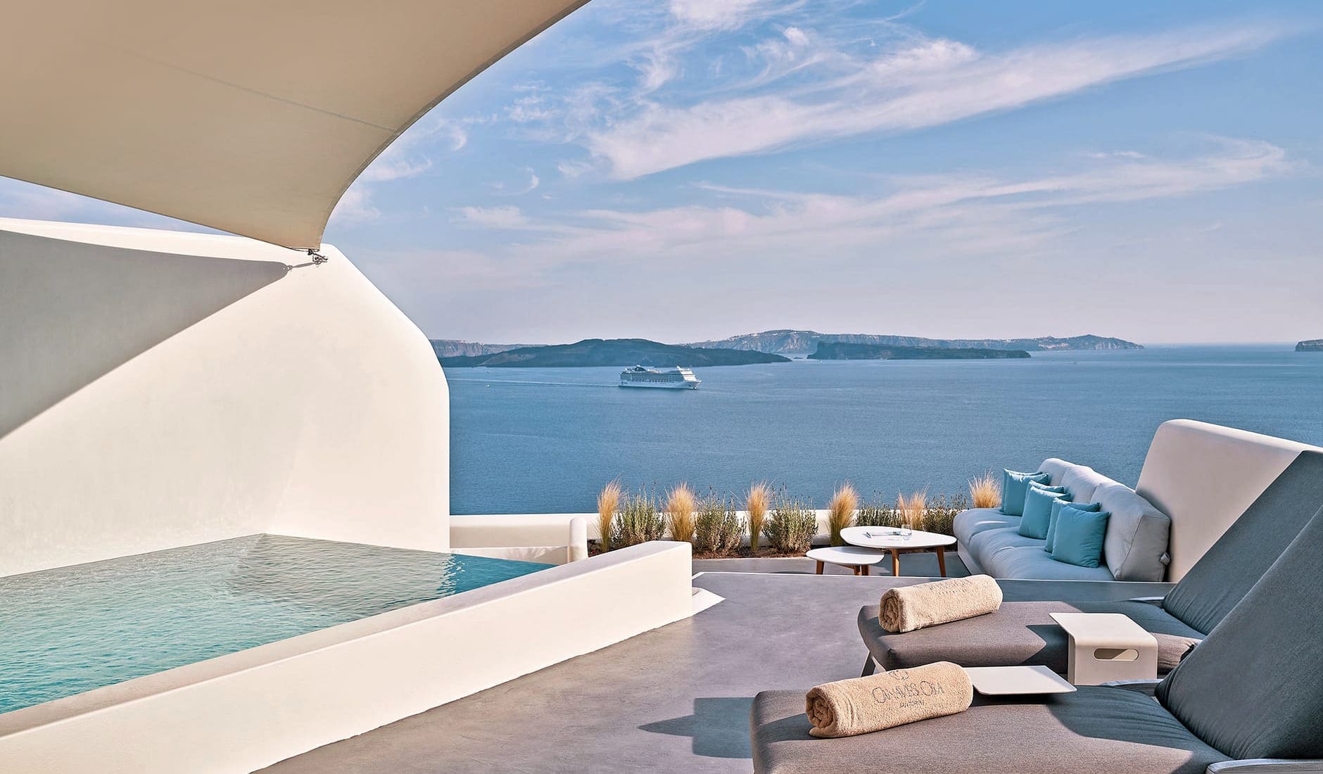 canaves-oia-royal_pool_suite_7_0