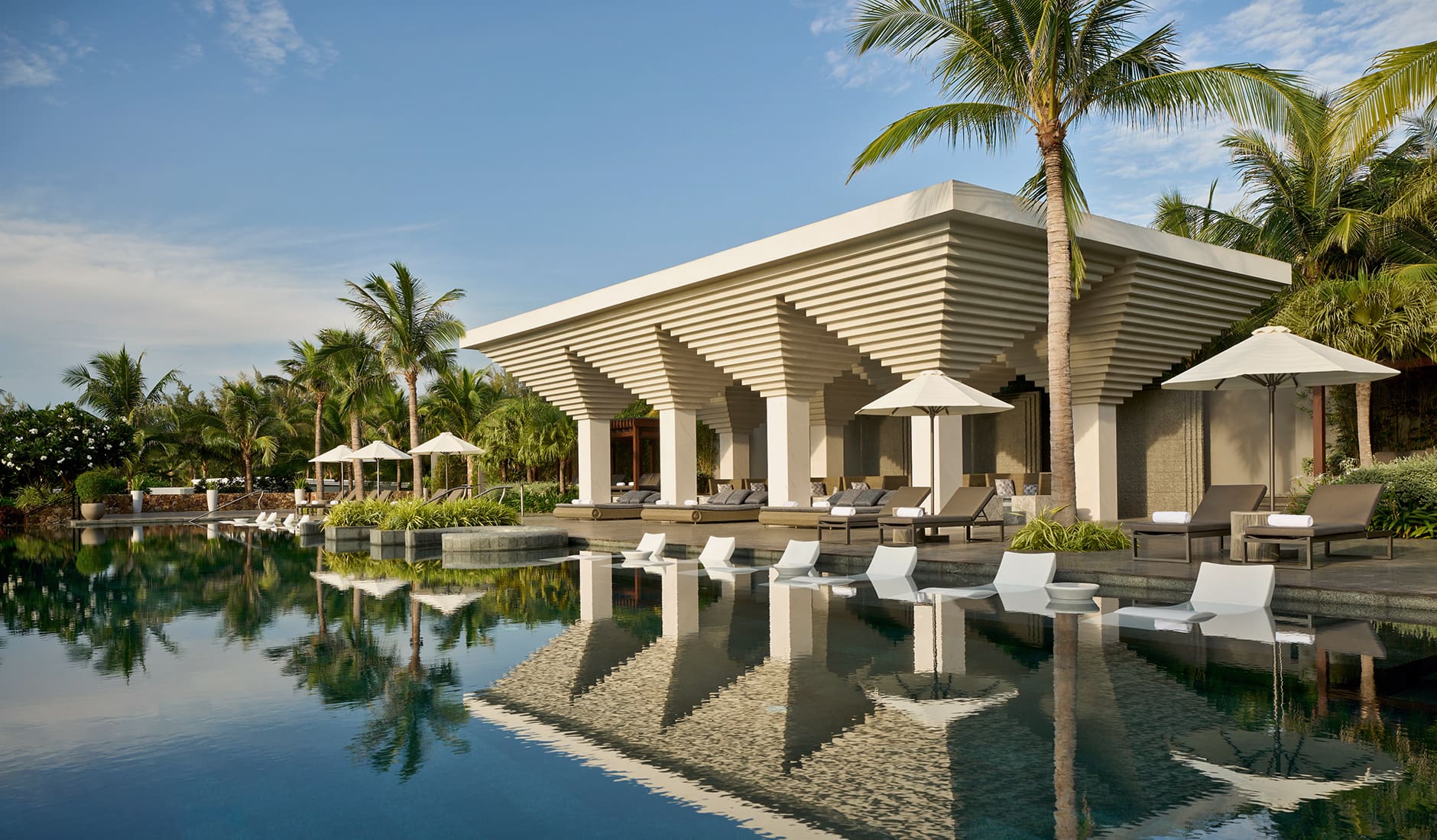JW Marriott Cam Ranh Bay Resort & Spa, Vietnam jw-cxrjw-ocean-bar-21423