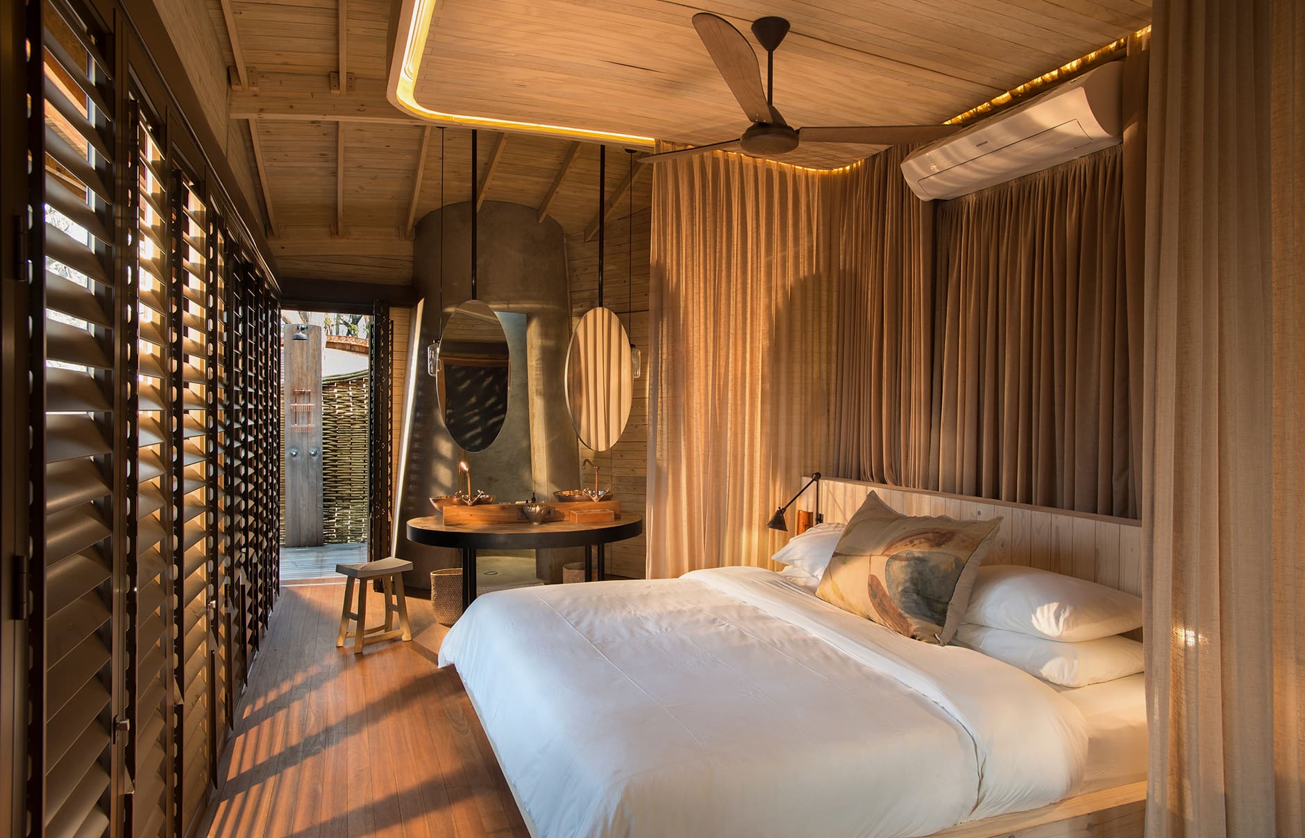 botswana-sandibe-suite-bedroom-area