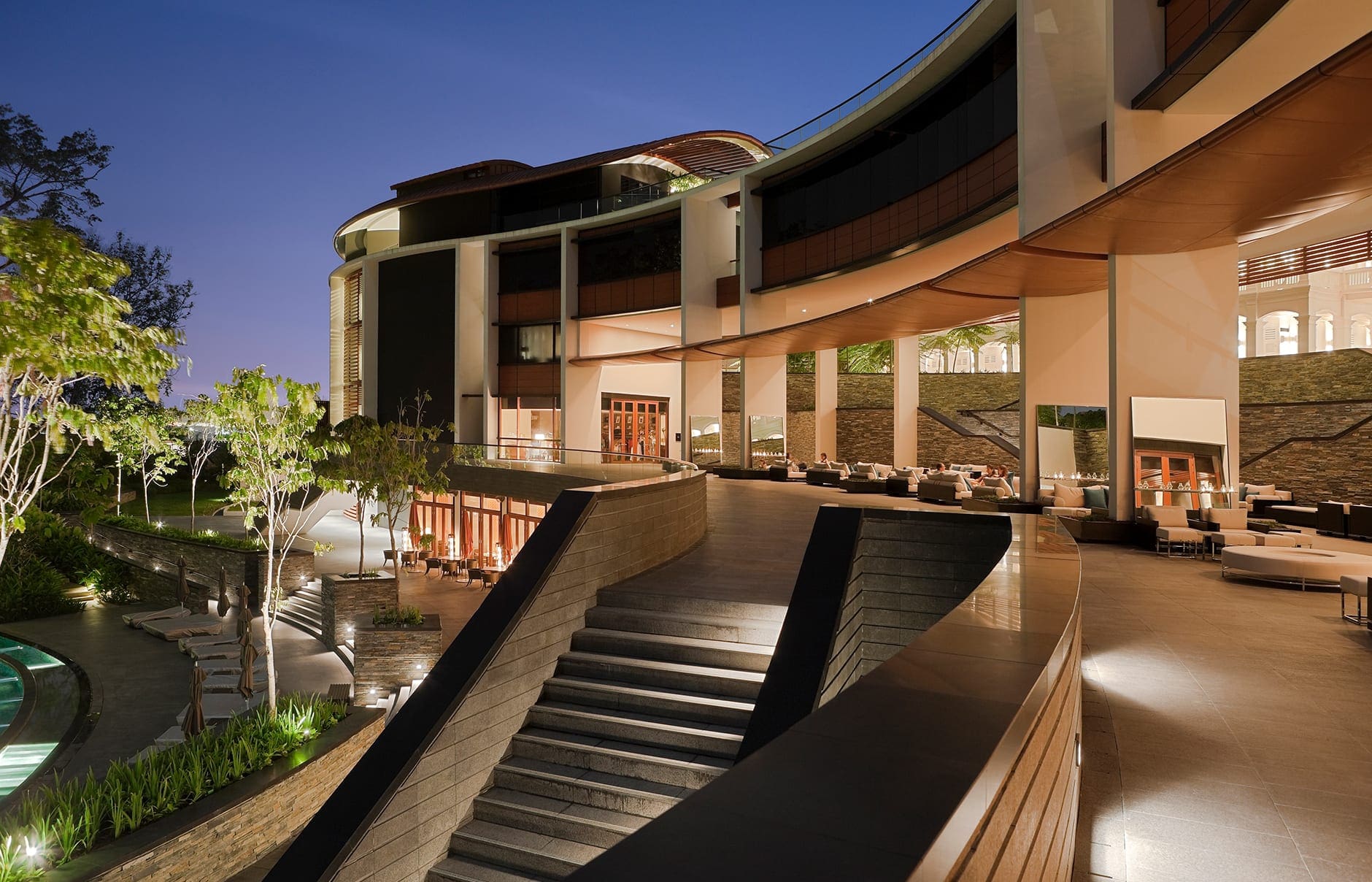 28068814-h1-capella-singapore_bobs-bar-terrace-by-night-hi-res