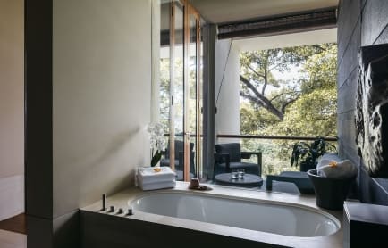 premiergarden-roombathroom