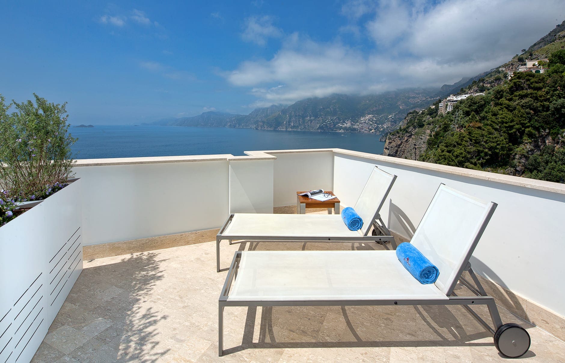 -relaxingroom_balcony