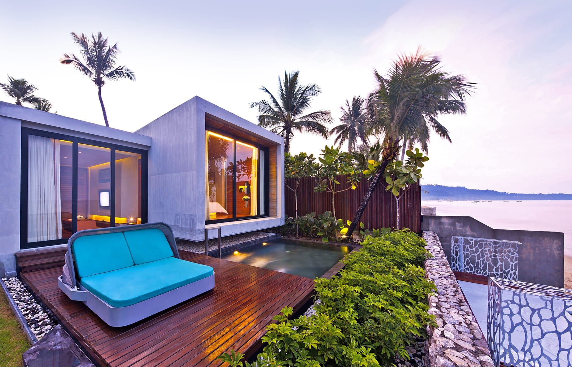 casa-de-la-flora-beachfront-suite-pool-villa