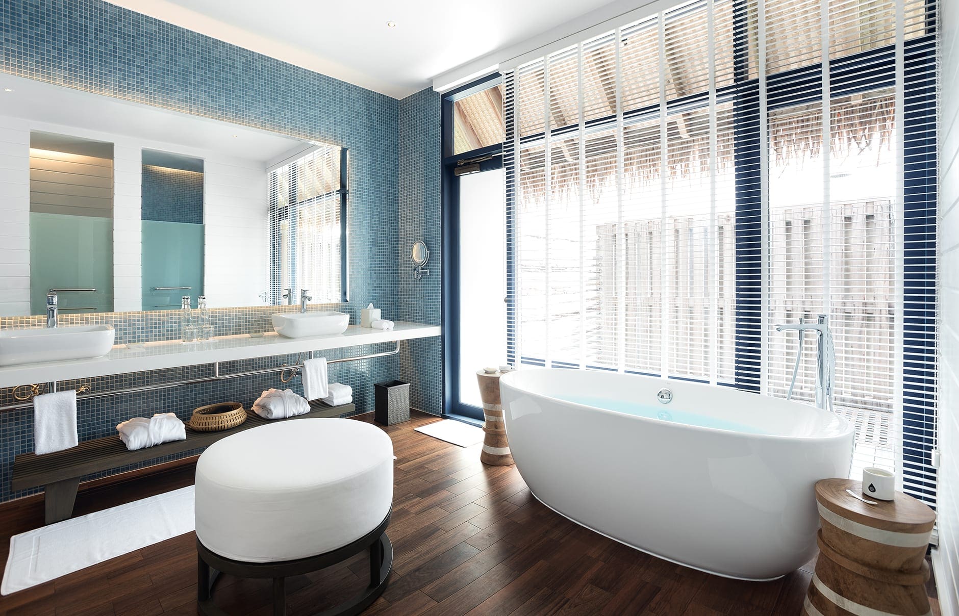 como_water_villa_bathroom_1