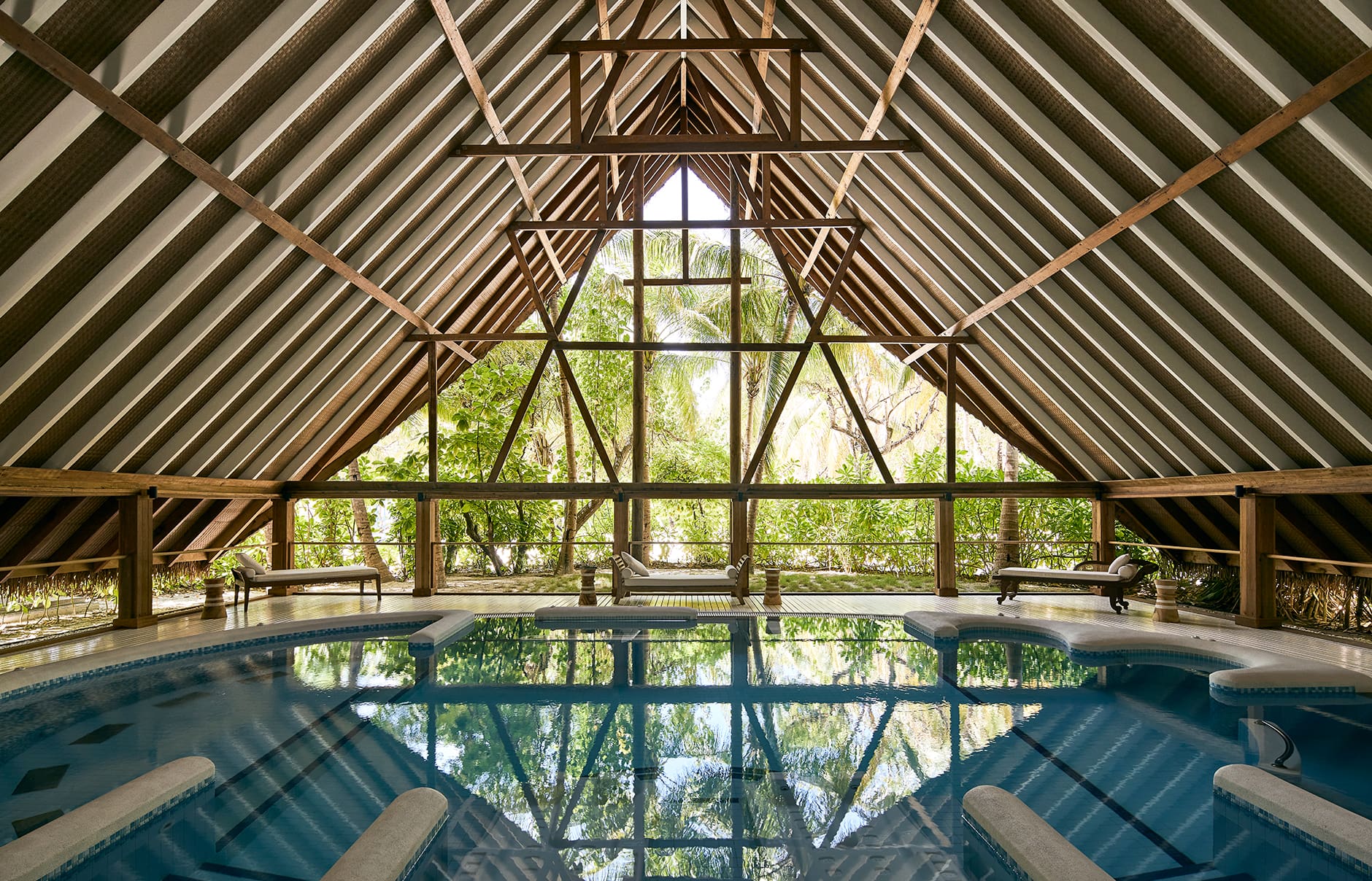 mm-20-como_cci_cs_hydrotherapy-pool_2