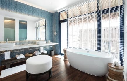 como_water_villa_bathroom_1