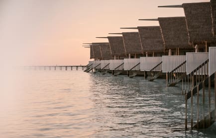 mm-20-como_cci_water-villas_sunset_sideview