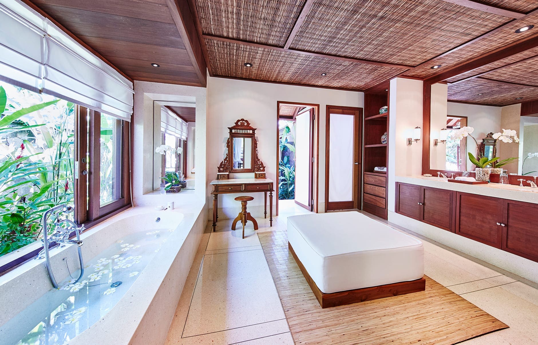 67677104-h1-pita_linggar_-_master_bedroom_bathroom_2