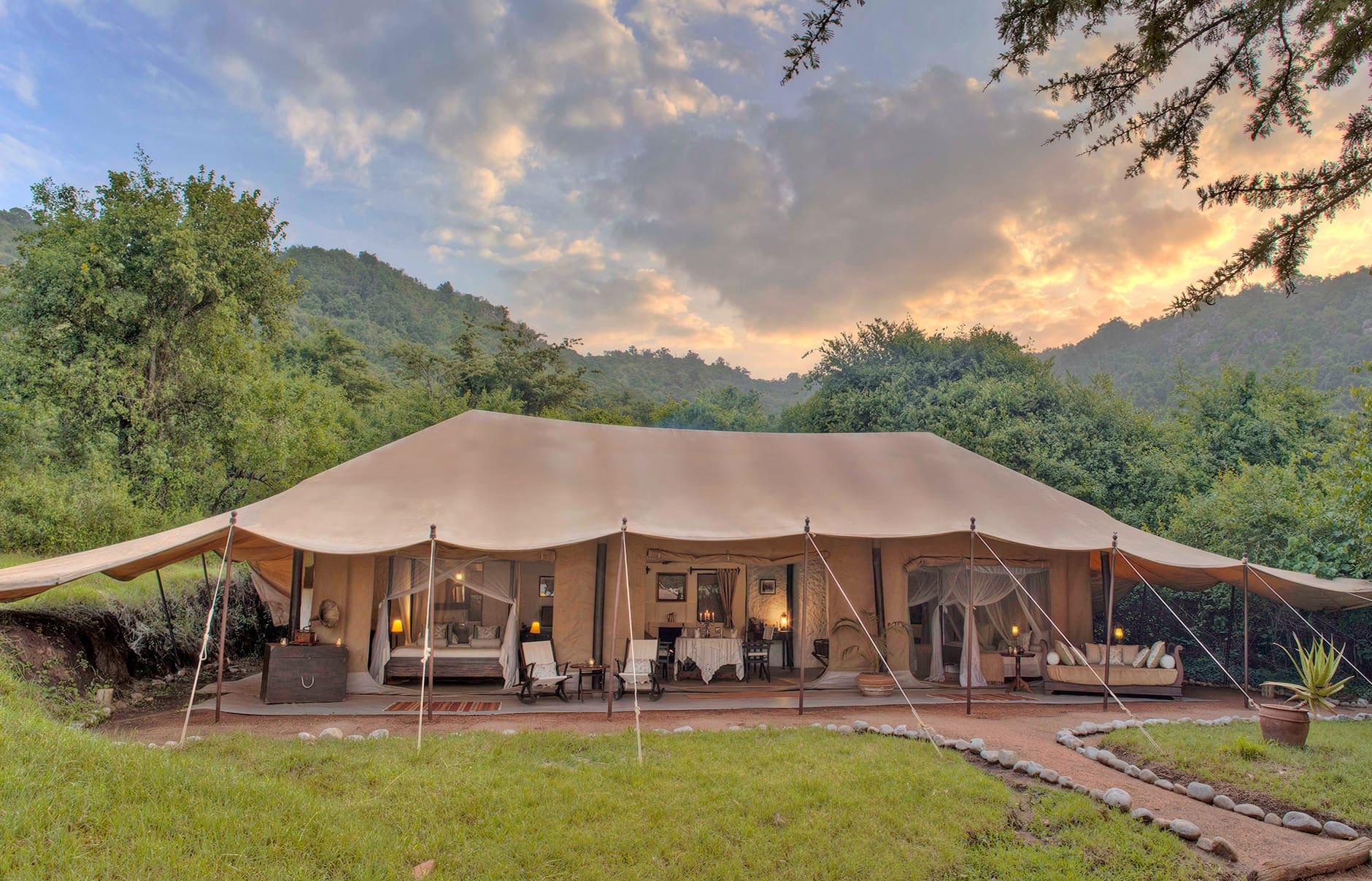 cottars_-_honeymoon_tent_outside