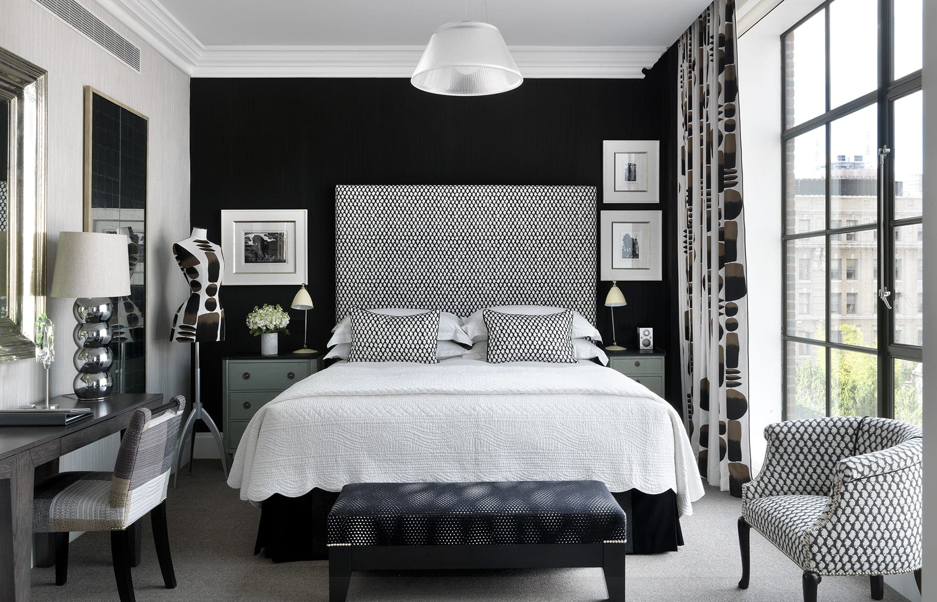 crosby-street-hotel-1006-bed-straight-on