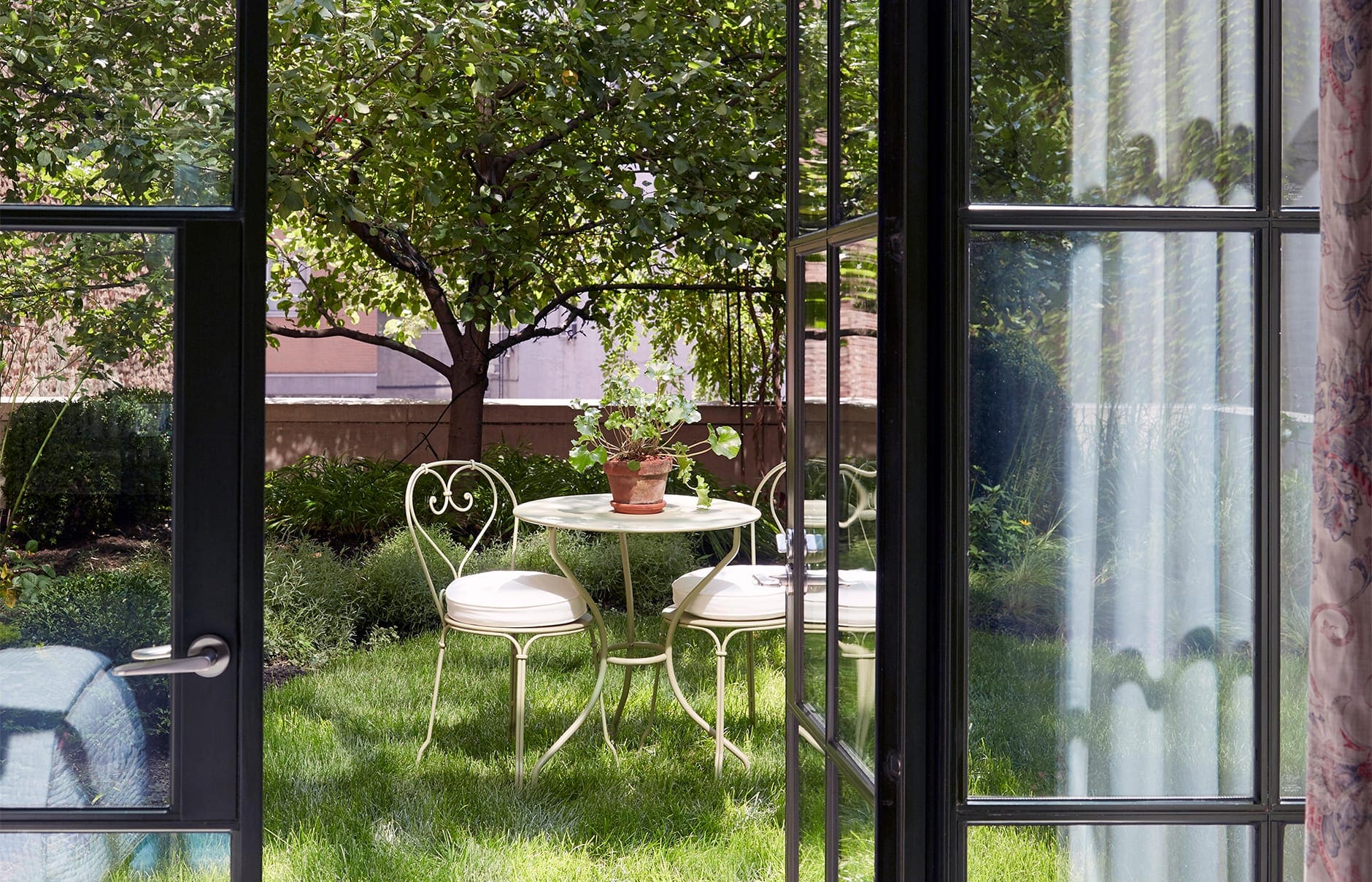 crosby-street-hotel-meadow-suite-v3-r-4-1jpg