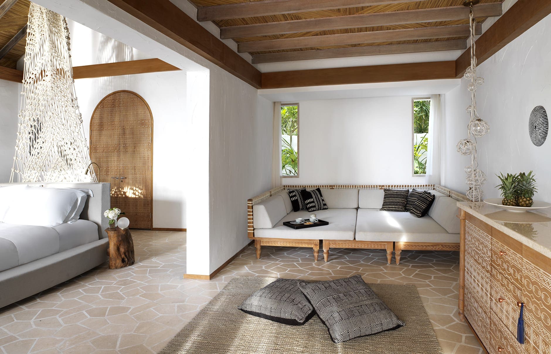 deluxe-beach-sunrise-villa-living-area_0