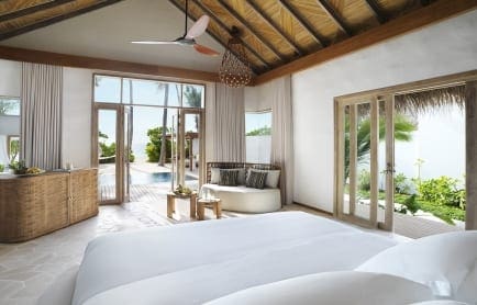 deluxe-beach-sunset-villa-bedroom-1_0