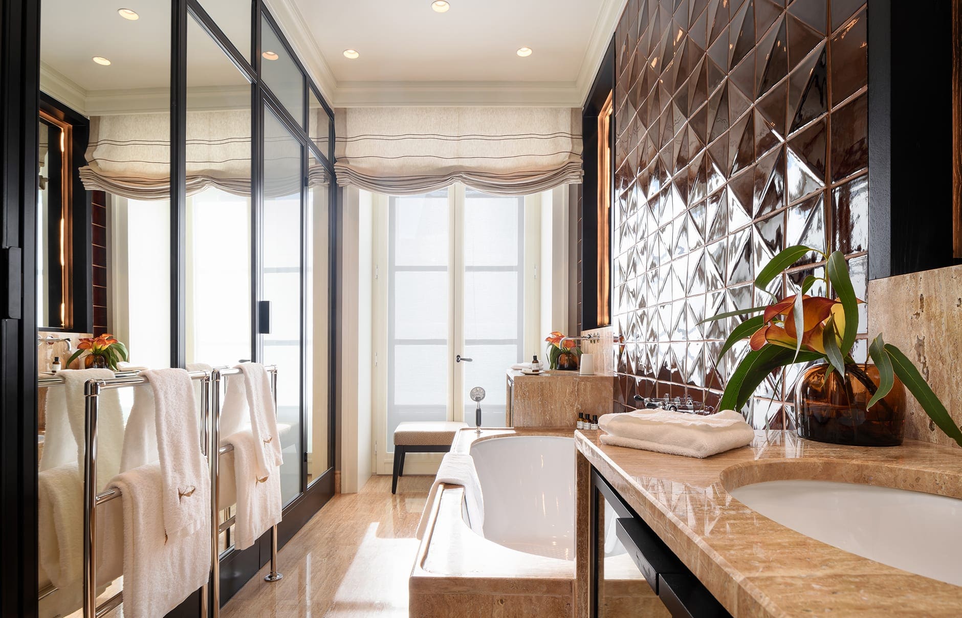 114262790-h1-suite_319-5