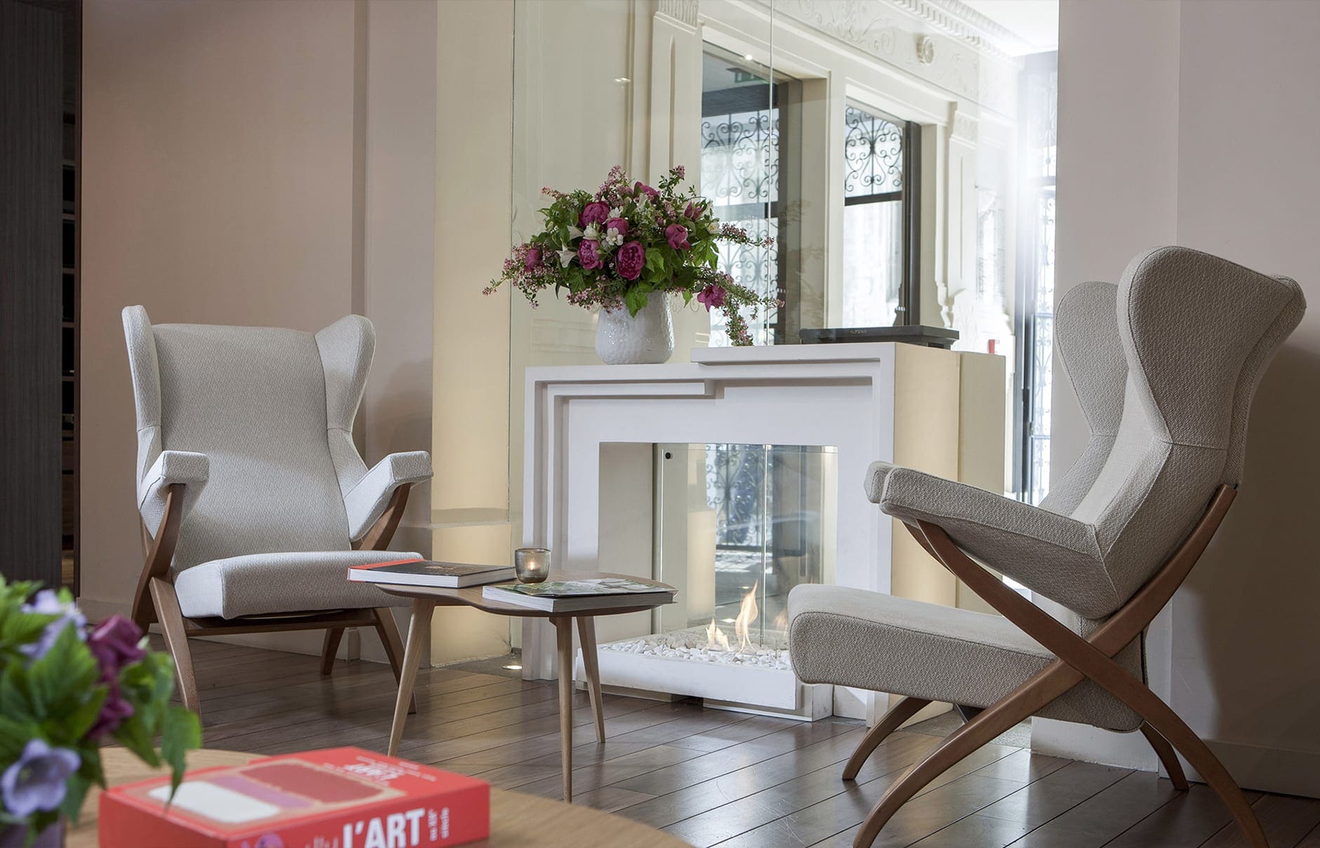 hotel-de-nell-lobby-fireplace-chairs-m-04-r