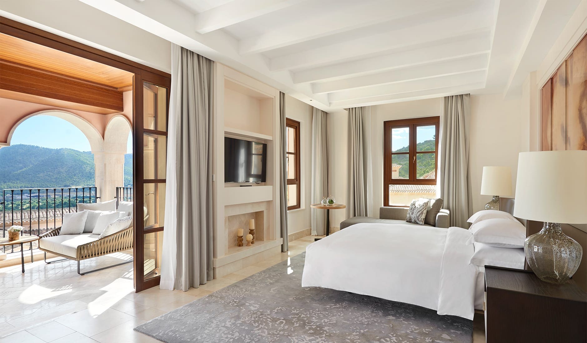 MALPH_P184 Presidential Suite Bedroom