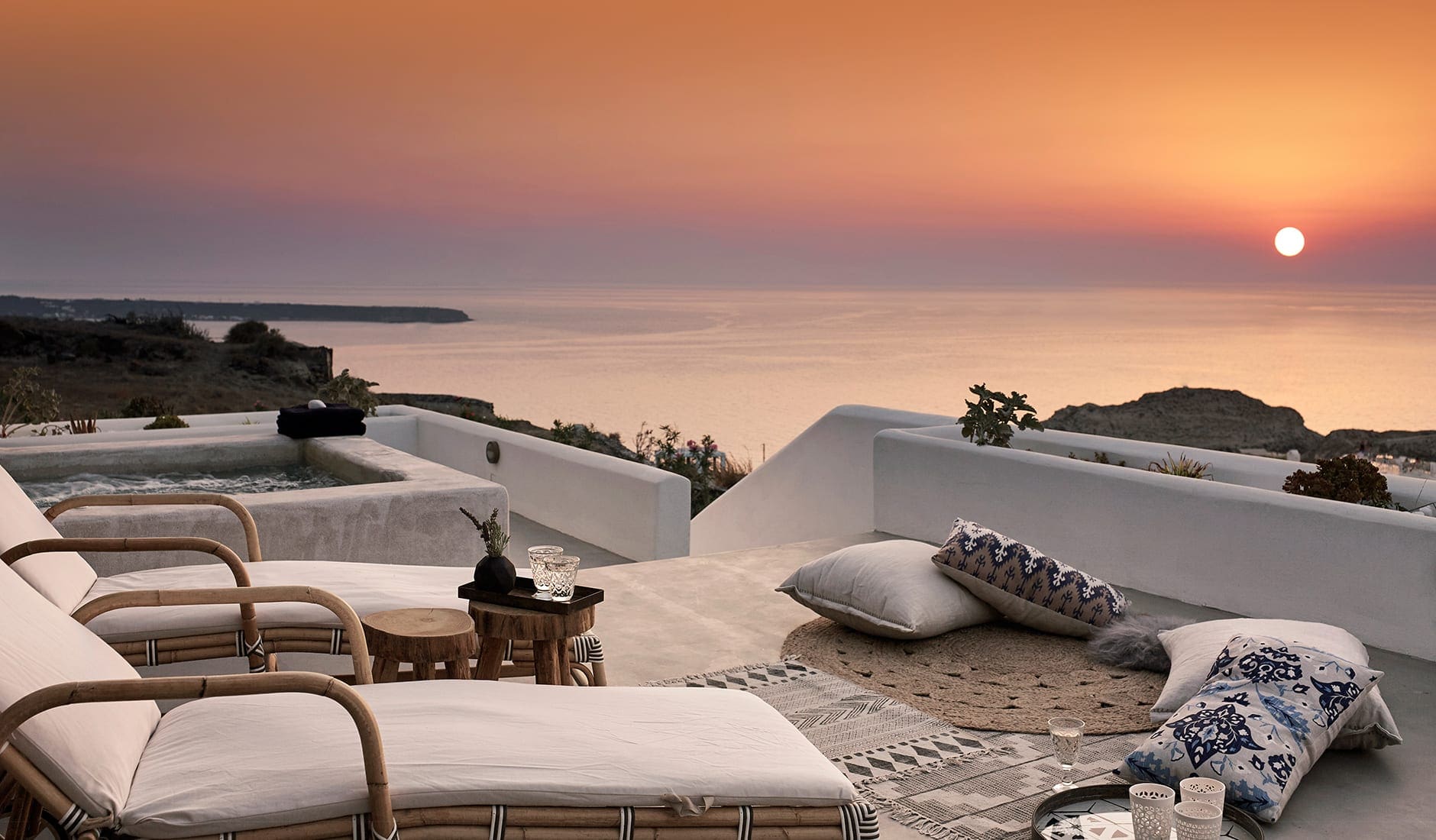 santo-maris-oia_deluxe-suite-sunset-sea-view_01