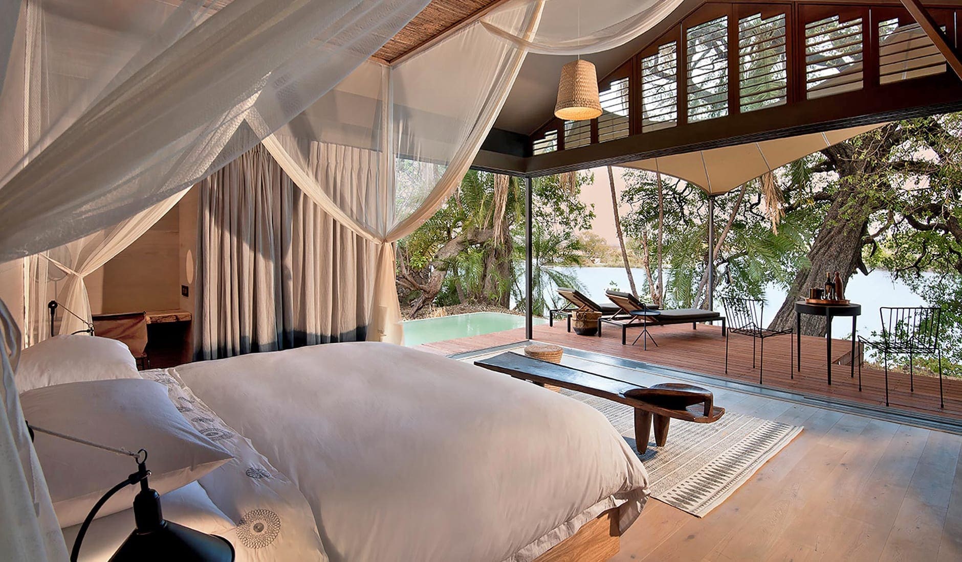 thorntree-river-lodge-interior-bedroom-01-main