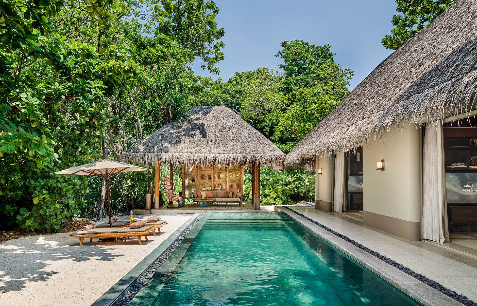 luxury-beach-villa-with-pool-outdoor