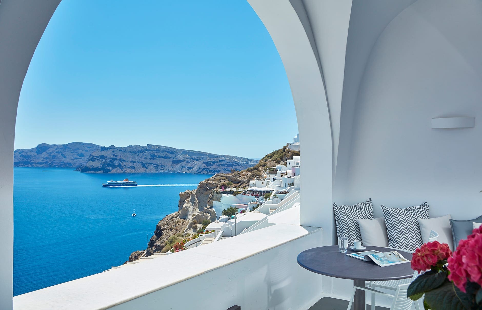 villa-katikies-santorini-accommodation-suite-1