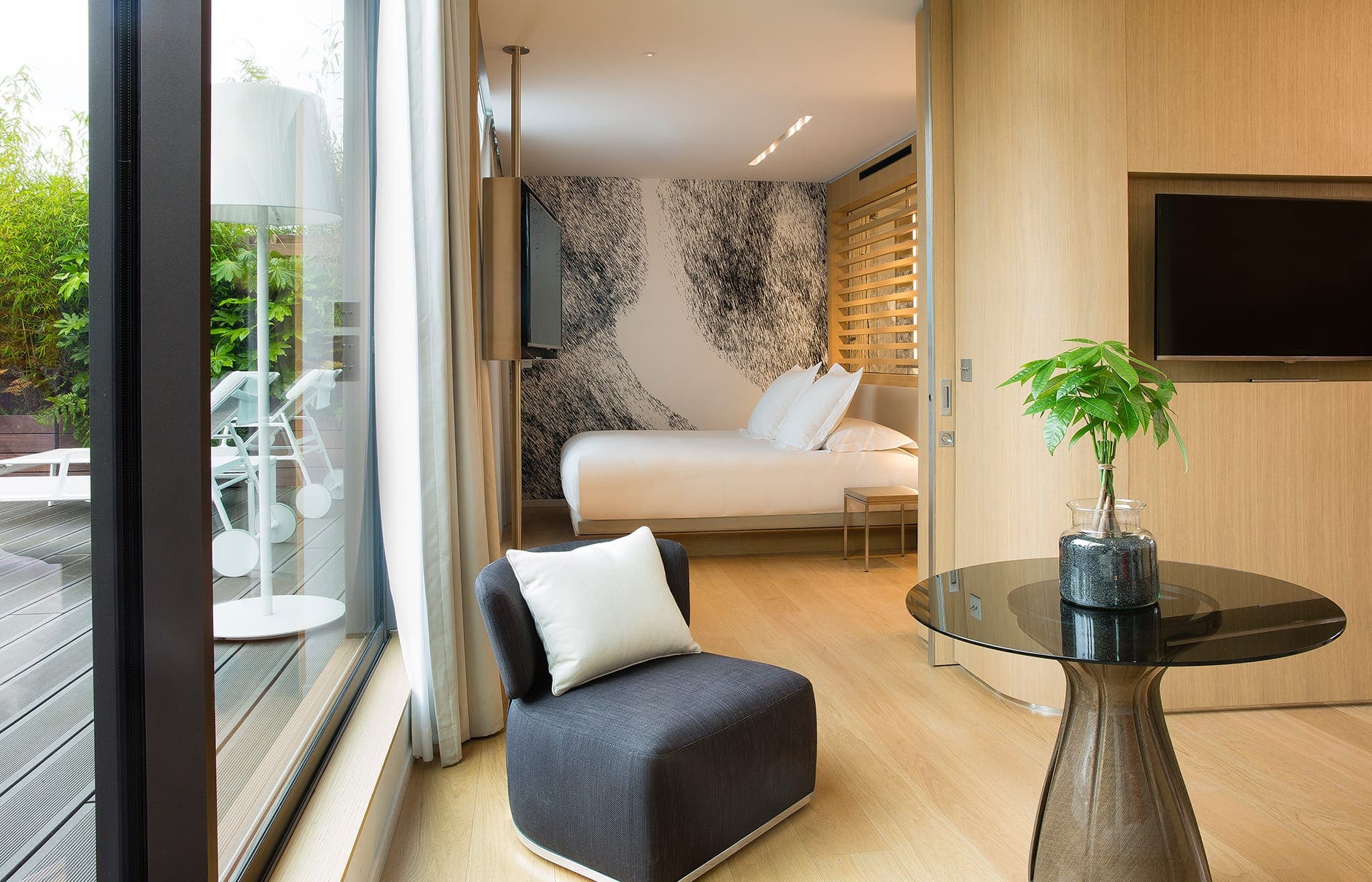 Le Cinq Codet, Paris, France. Hotel Review by TravelPlusStyle. Photo © Le Cinq Codet 5-codet-chambre-403-11-md