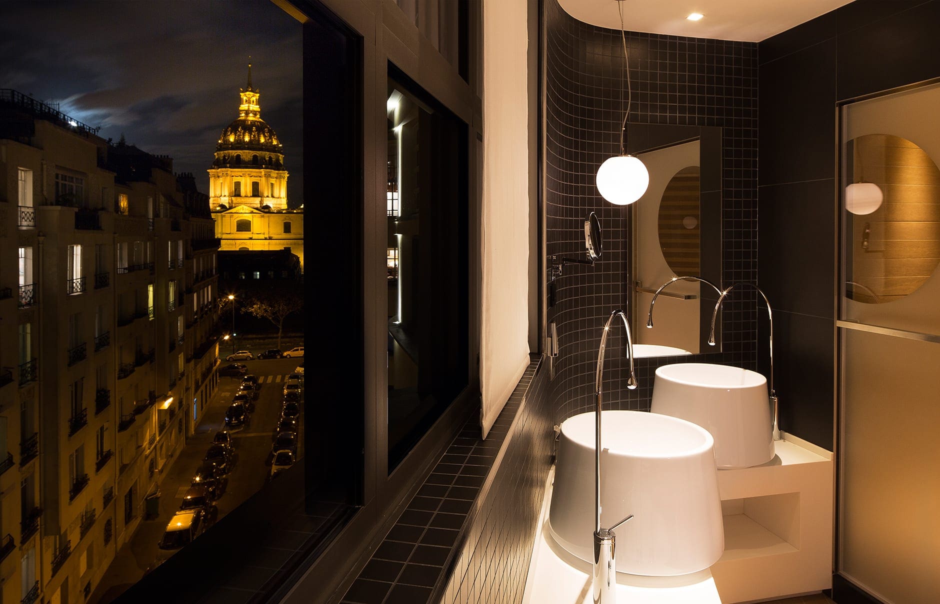 Le Cinq Codet, Paris, France. Hotel Review by TravelPlusStyle. Photo © Le Cinq Codet chambre-302-deluxe-sdb