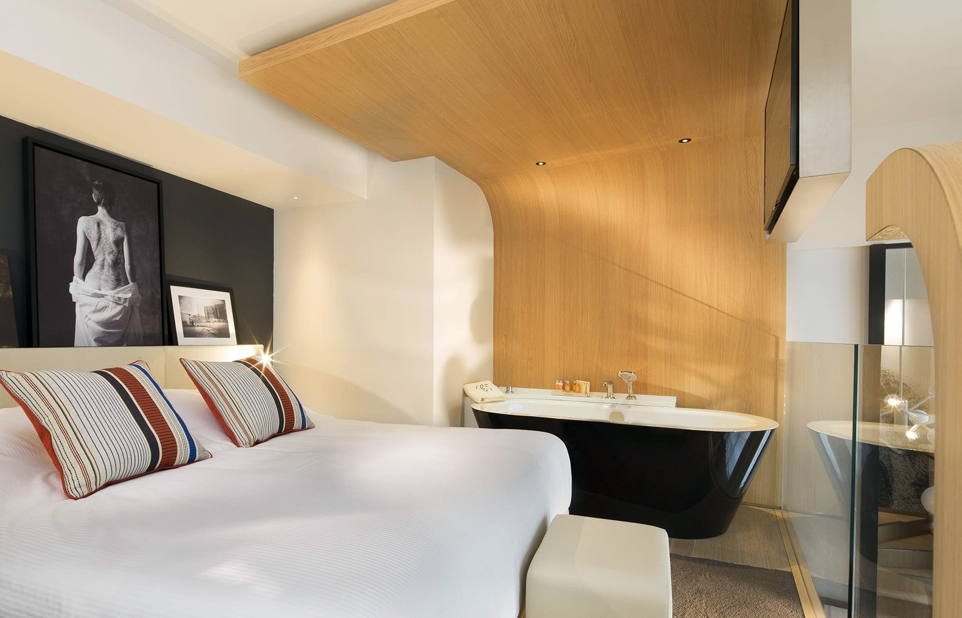 Le Cinq Codet, Paris, France. Hotel Review by TravelPlusStyle. Photo © Le Cinq Codet le-cinq-codet-chambre-test-bielsa-40-md