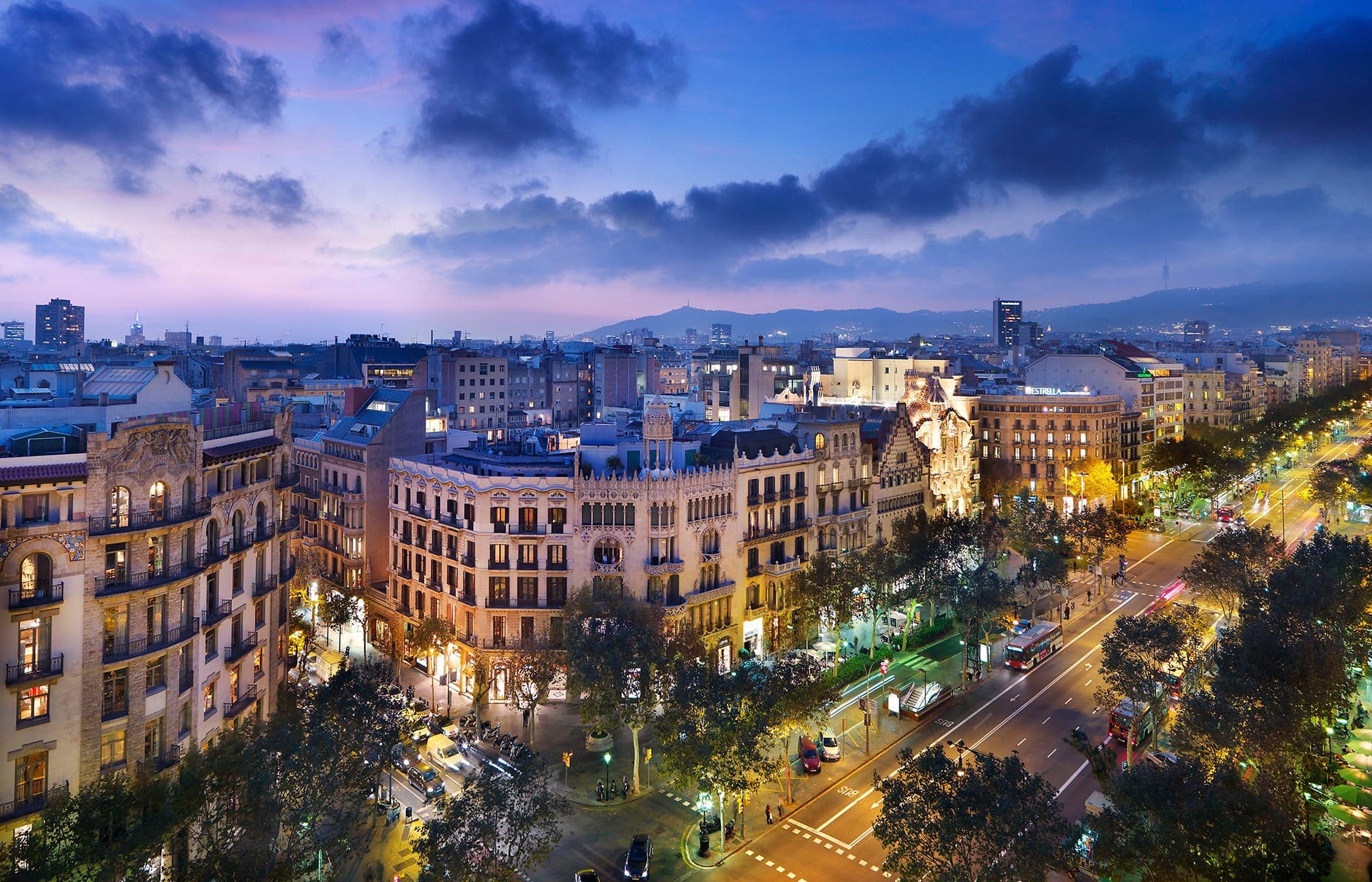 barcelona-leisure-views-from-rooftop-over-city-1