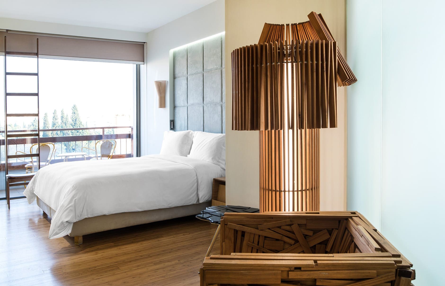 athnd-queen-studio-8715-hor-clsc