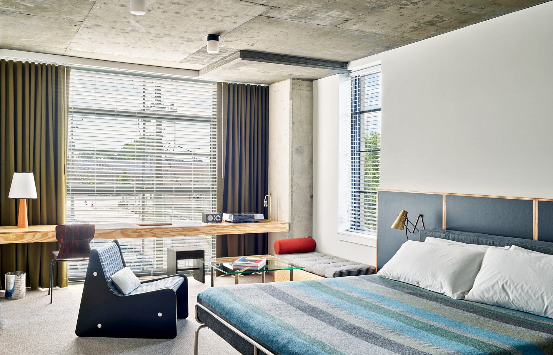 ace-hotel-chicago-commune_dezeen_2364_col_3