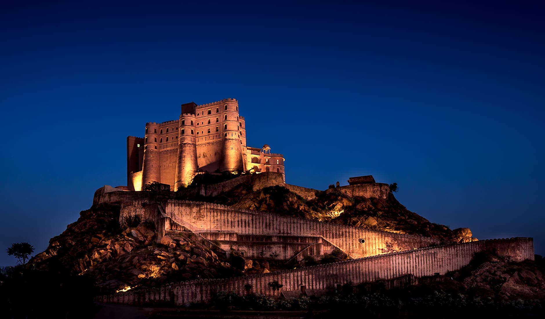 alila-fort-bishangarh-exterior-01b-92mb