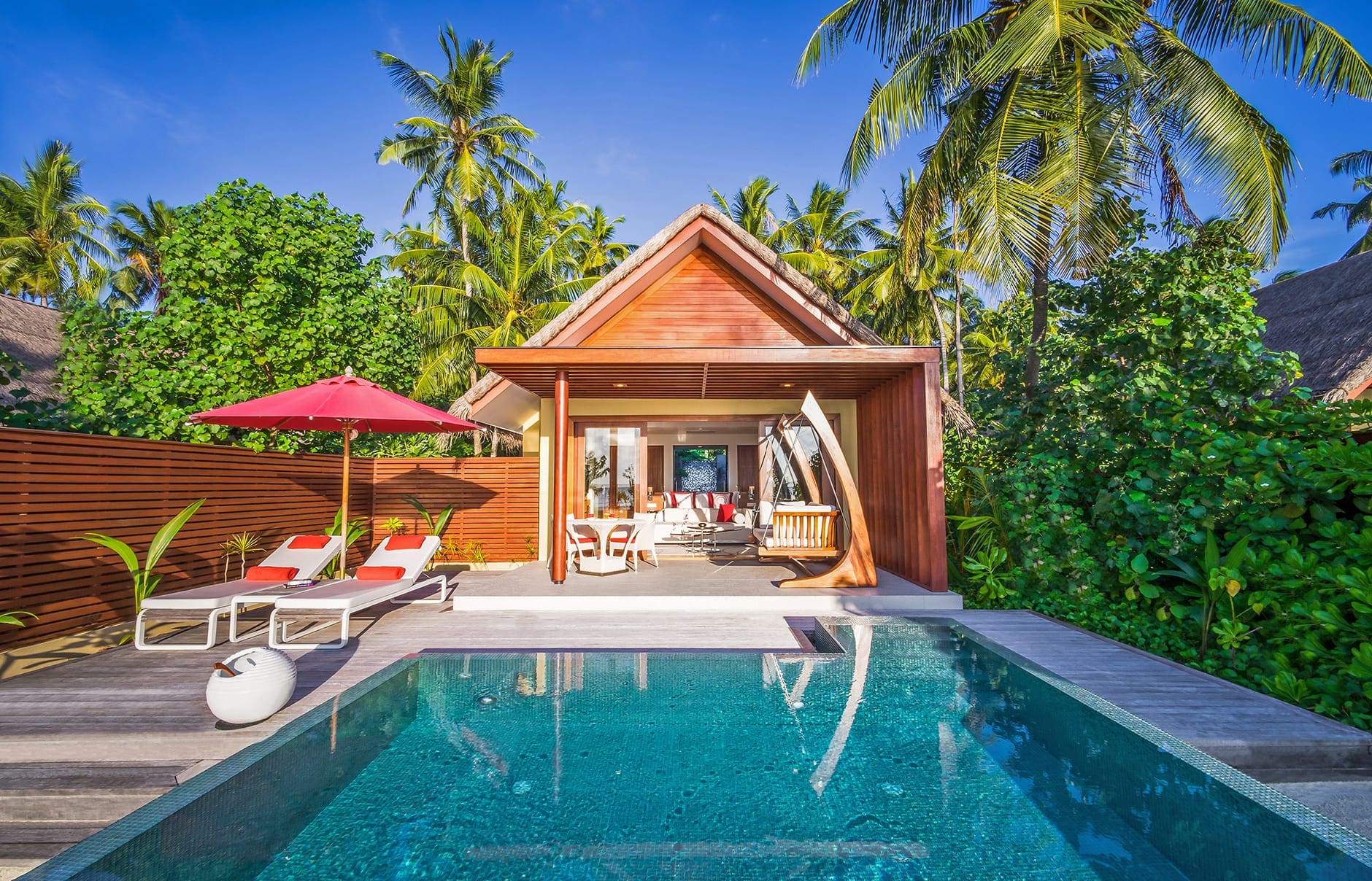 ch_studio_pool_ext_day_01_g_a_l