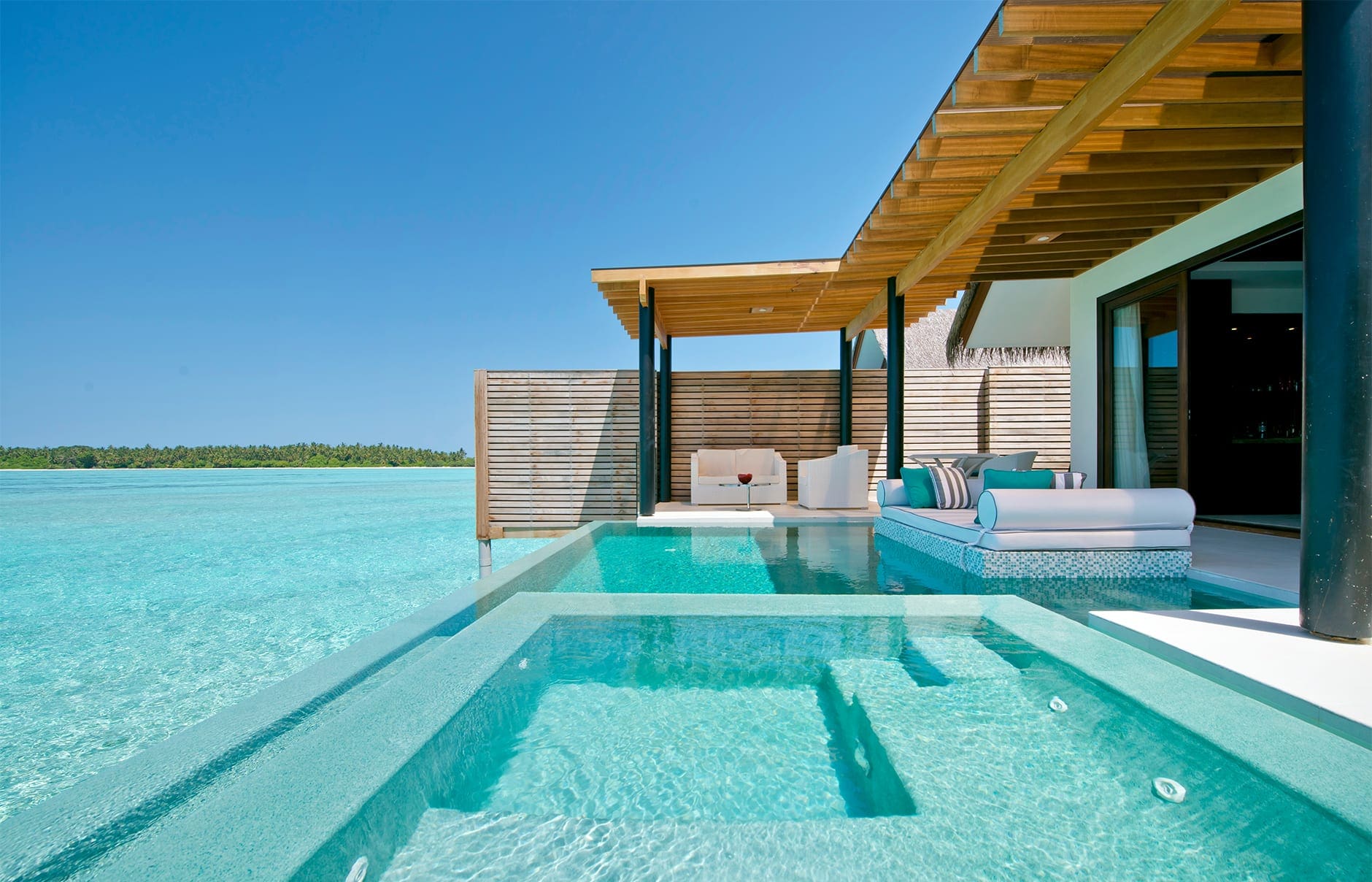 deluxe_water_studio_exterior_with_ocean_view