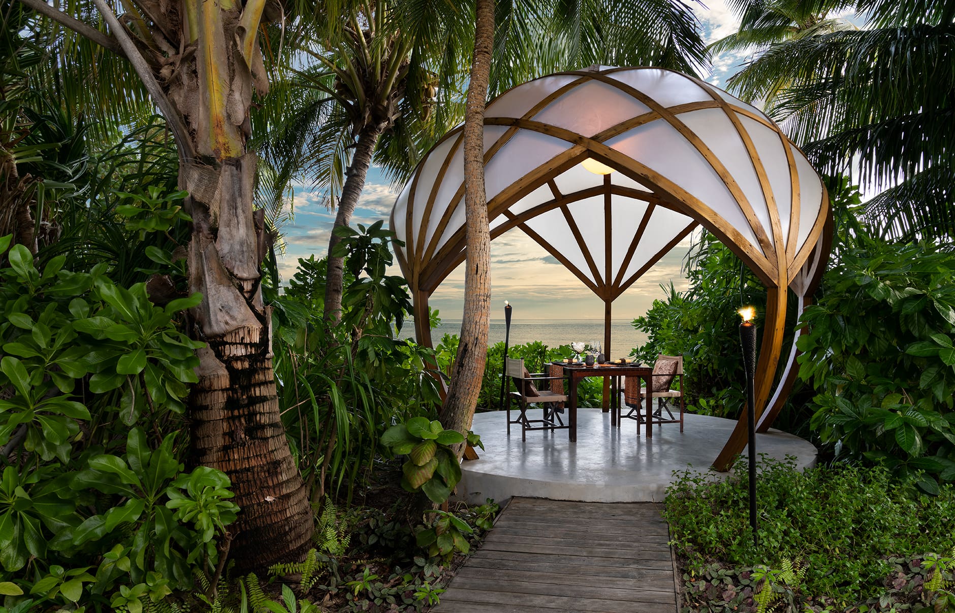 niyama_private_islands_maldives_restaurant_tribal_baobab_table