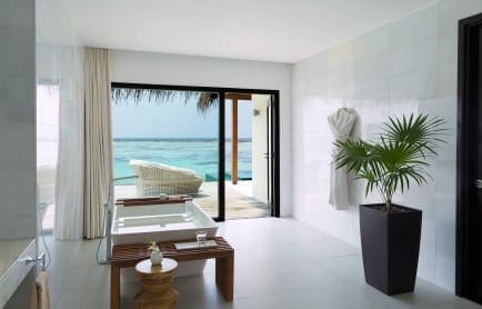 water_pavilion_bathroom_01_g_a_l