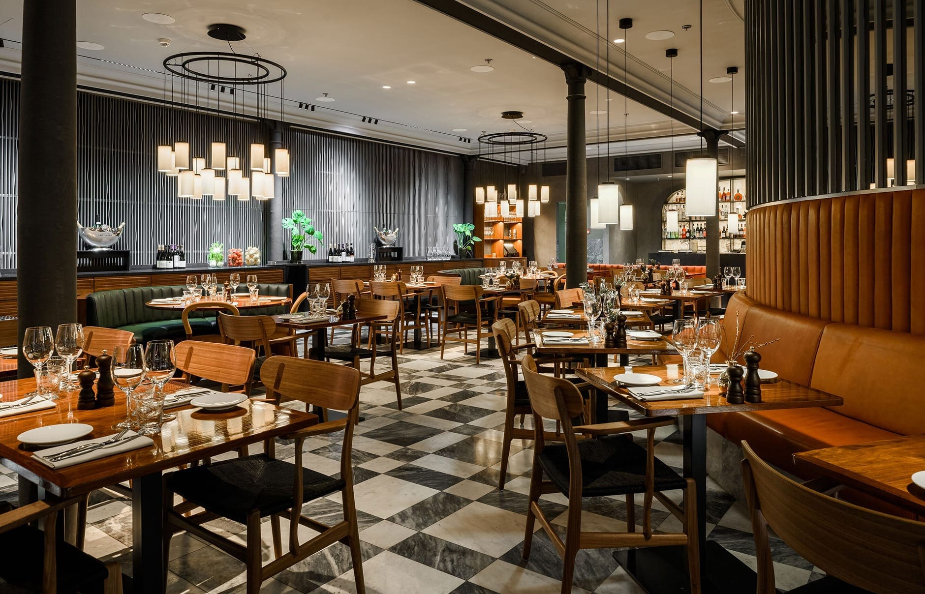 stonb-noi-restaurant-4102-hor-clsc