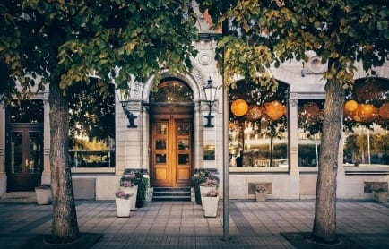 stonb-entrance-4103-hor-clsc